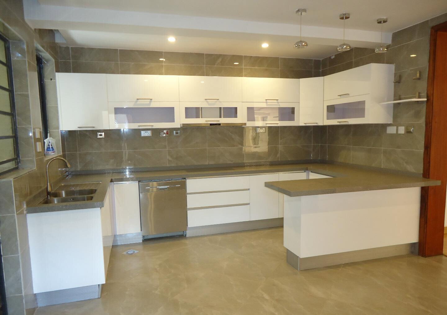 5-Ensuite Townhouse with Borehole & Generator - Lavington