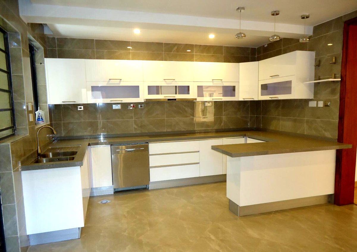 5-Ensuite Townhouse with Borehole & Generator - Lavington