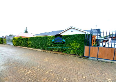 Cozy 3BR Bungalow with Garden