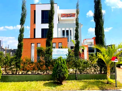 4bdrm House in Membley for sale - Image 1