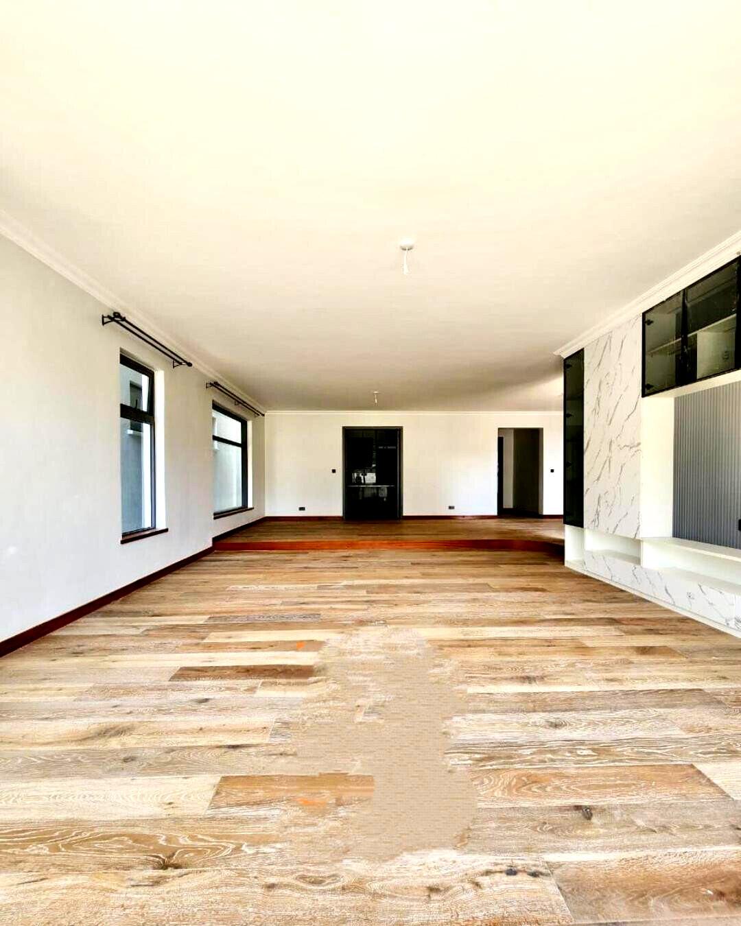 Newly Built 5-Ensuite Villa with Private Garden & Solar - Lavington