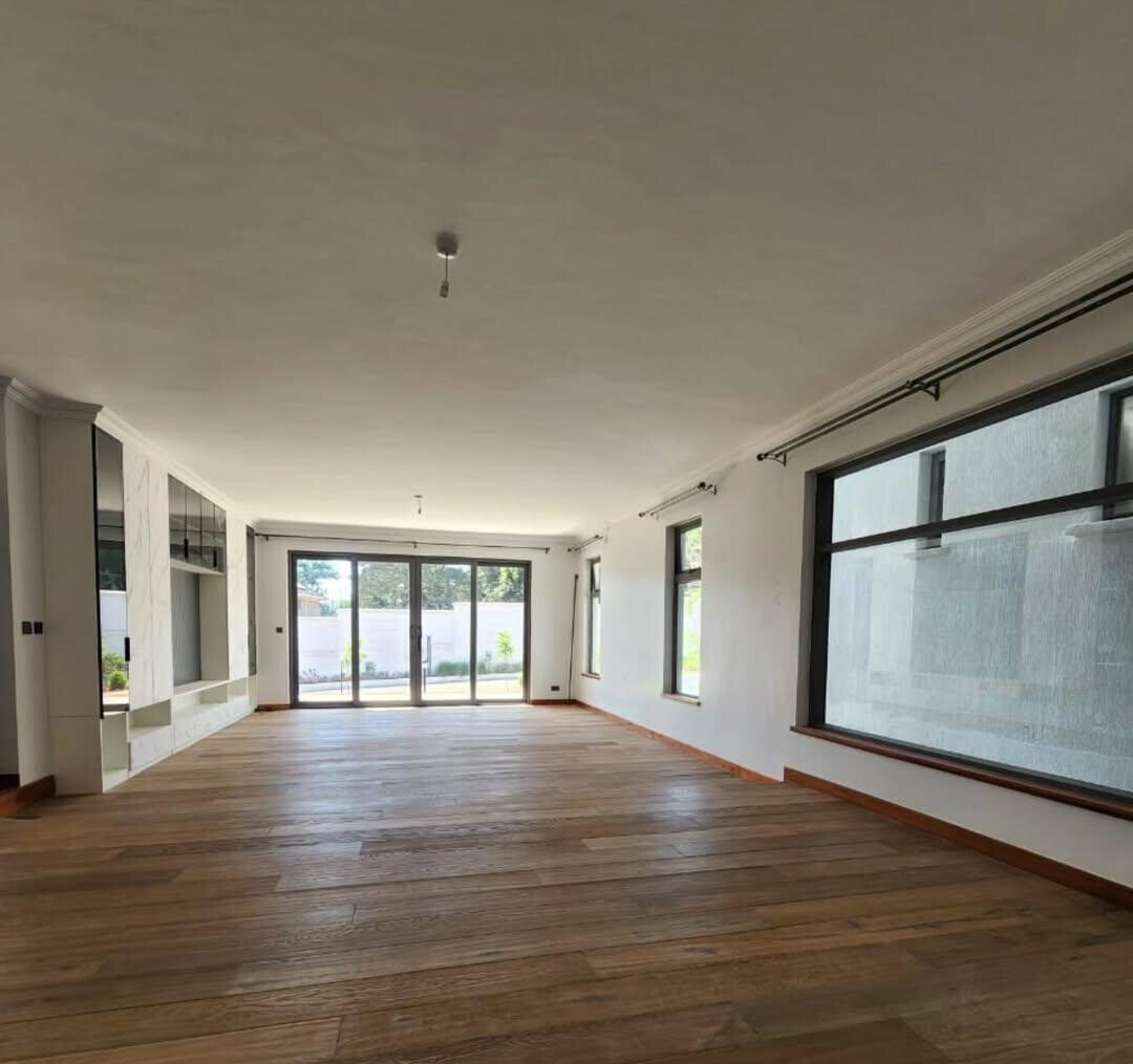 Newly Built 5-Ensuite Villa with Private Garden & Solar - Lavington