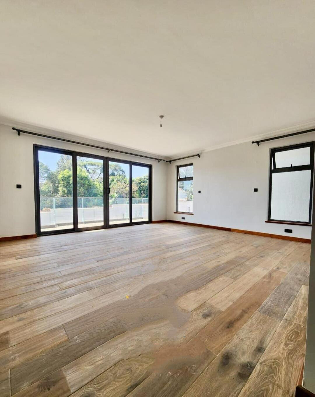 Newly Built 5-Ensuite Villa with Private Garden & Solar - Lavington