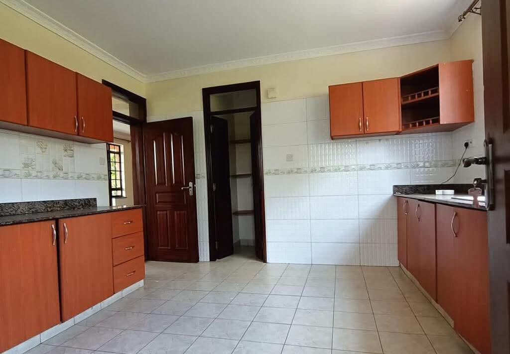 4BR Townhouse with DSQ & Shared Pool - Kiambu Road