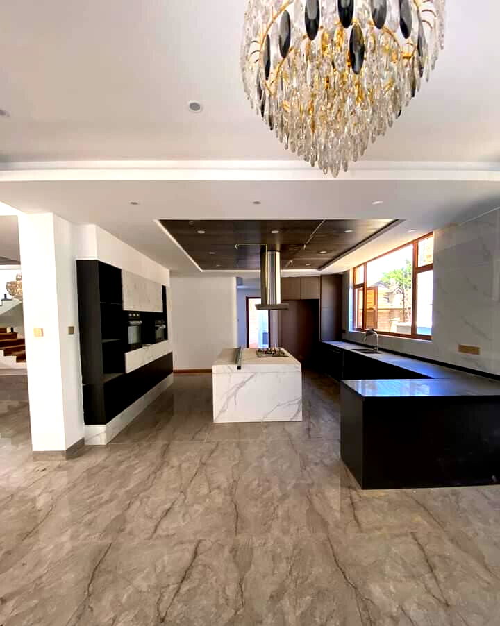 6-Ensuite Townhouse with Private Elevator & Rooftop Terrace - Lavington