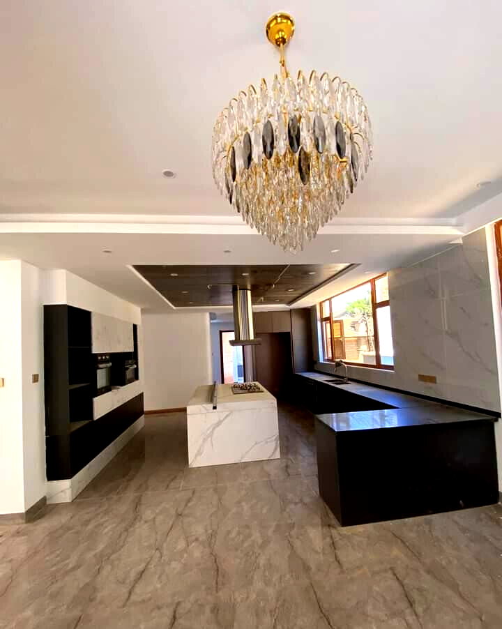 6-Ensuite Townhouse with Private Elevator & Rooftop Terrace - Lavington