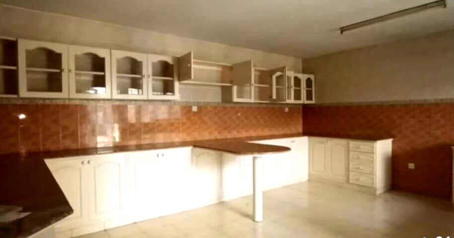 5-Ensuite Townhouse with Pool & Servant Quarters - Westlands
