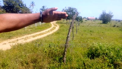 100/100 Feet Plot for Sale - Image 2