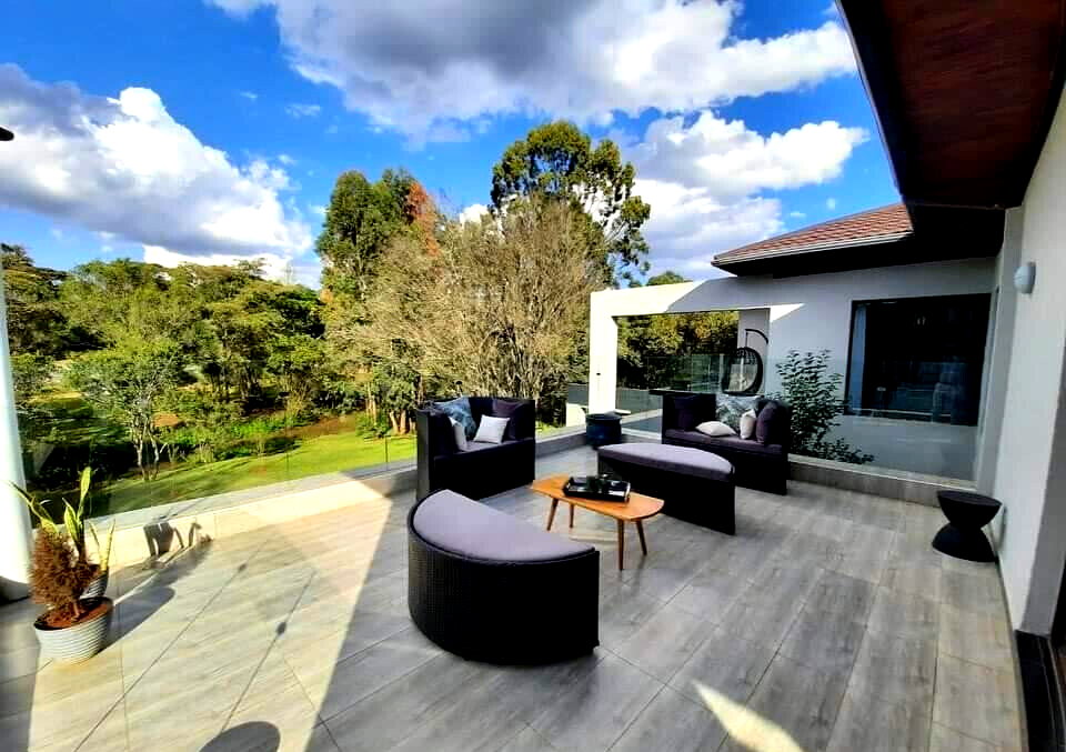 5-Ensuite Townhouse with Fireplaces & Forest Views – Karen