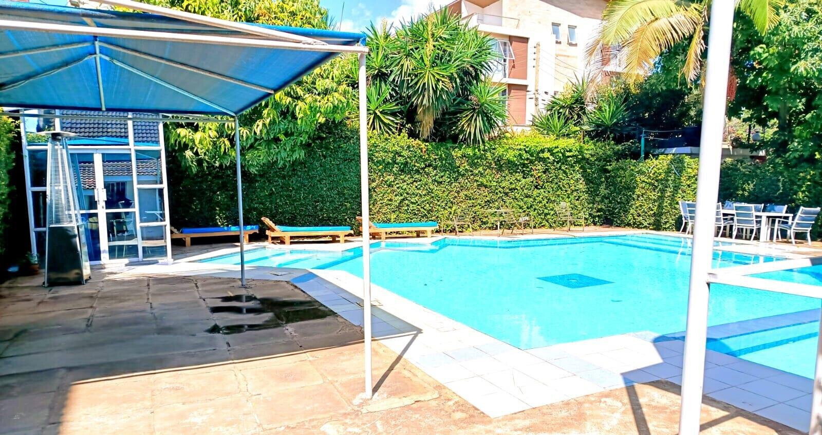 Renovated 5-Bedroom Villa with Pool Access - Lavington