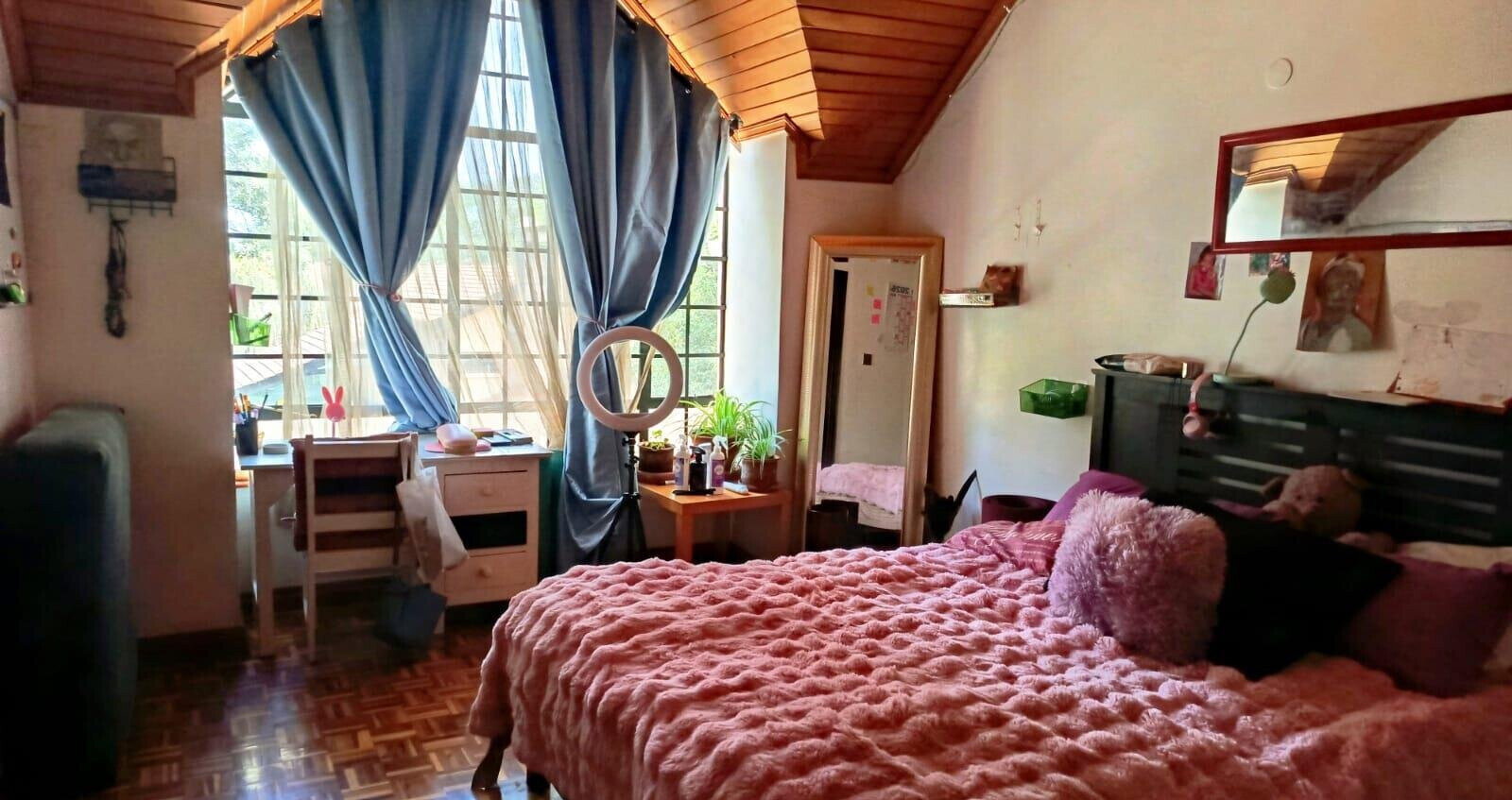 Renovated 5-Bedroom Villa with Pool Access - Lavington
