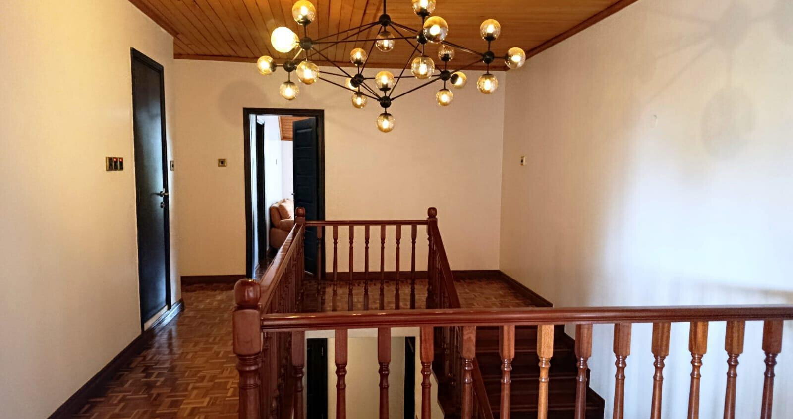 Renovated 5-Bedroom Villa with Pool Access - Lavington