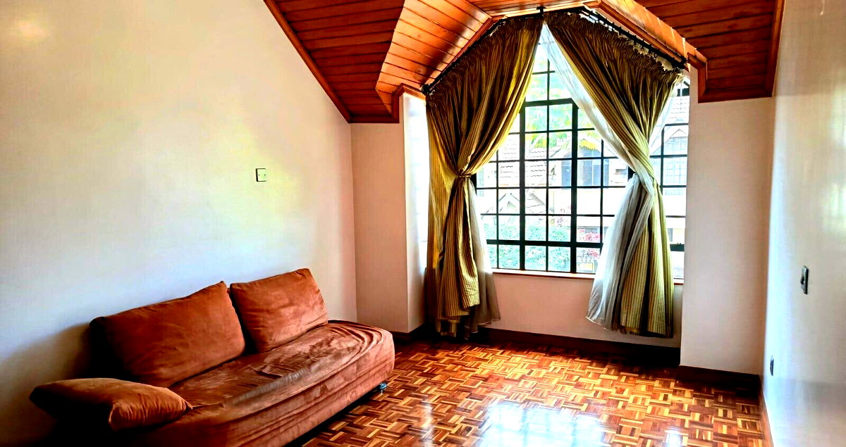 Renovated 5-Bedroom Villa with Pool Access - Lavington
