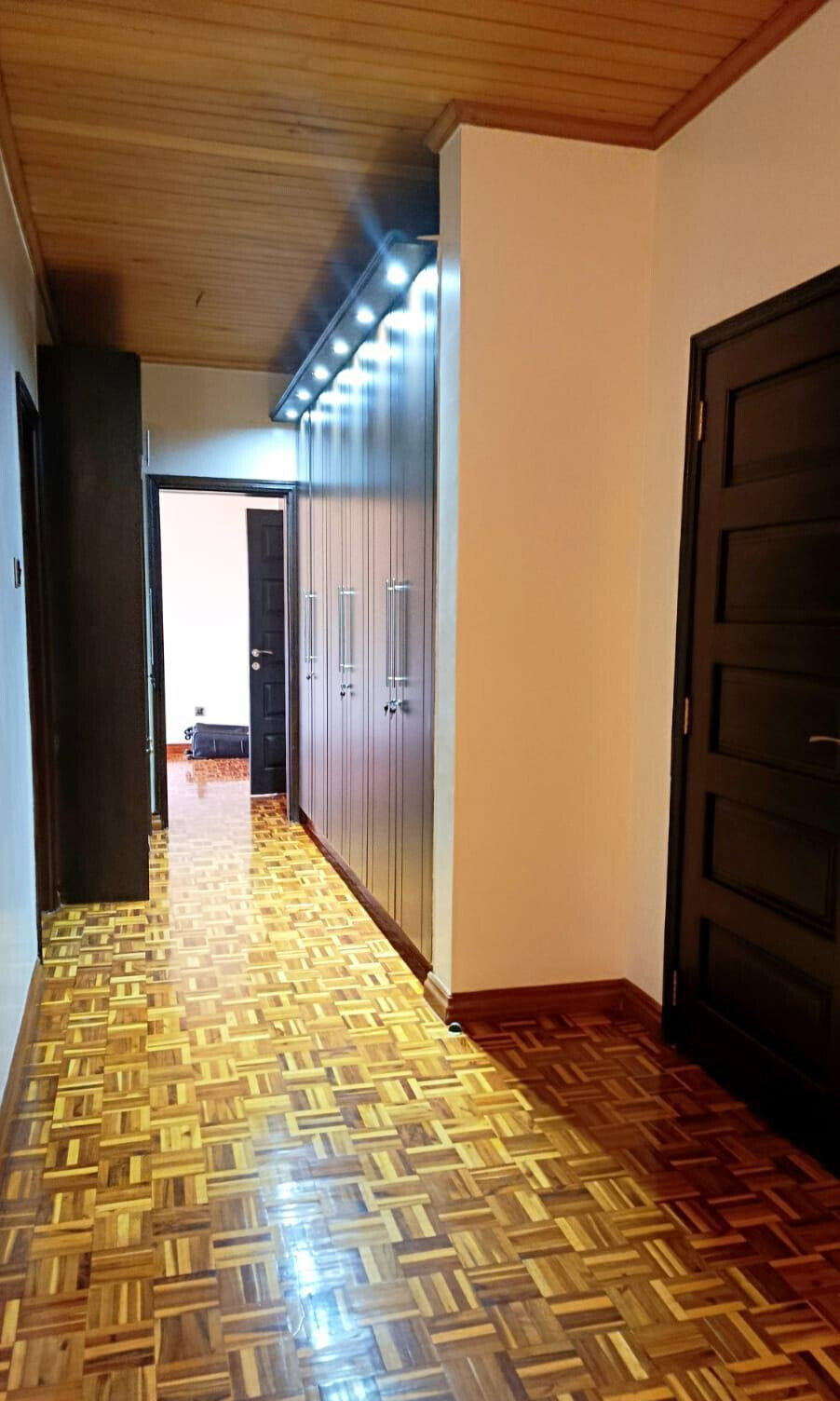 Renovated 5-Bedroom Villa with Pool Access - Lavington