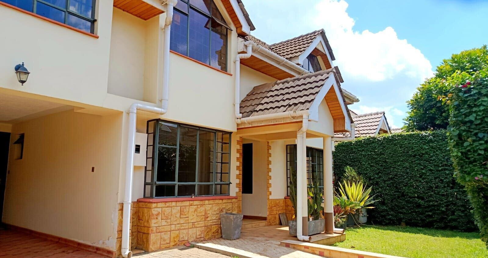 Renovated 5-Bedroom Villa with Pool Access - Lavington