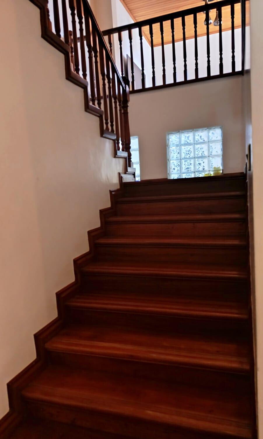 Renovated 5-Bedroom Villa with Pool Access - Lavington