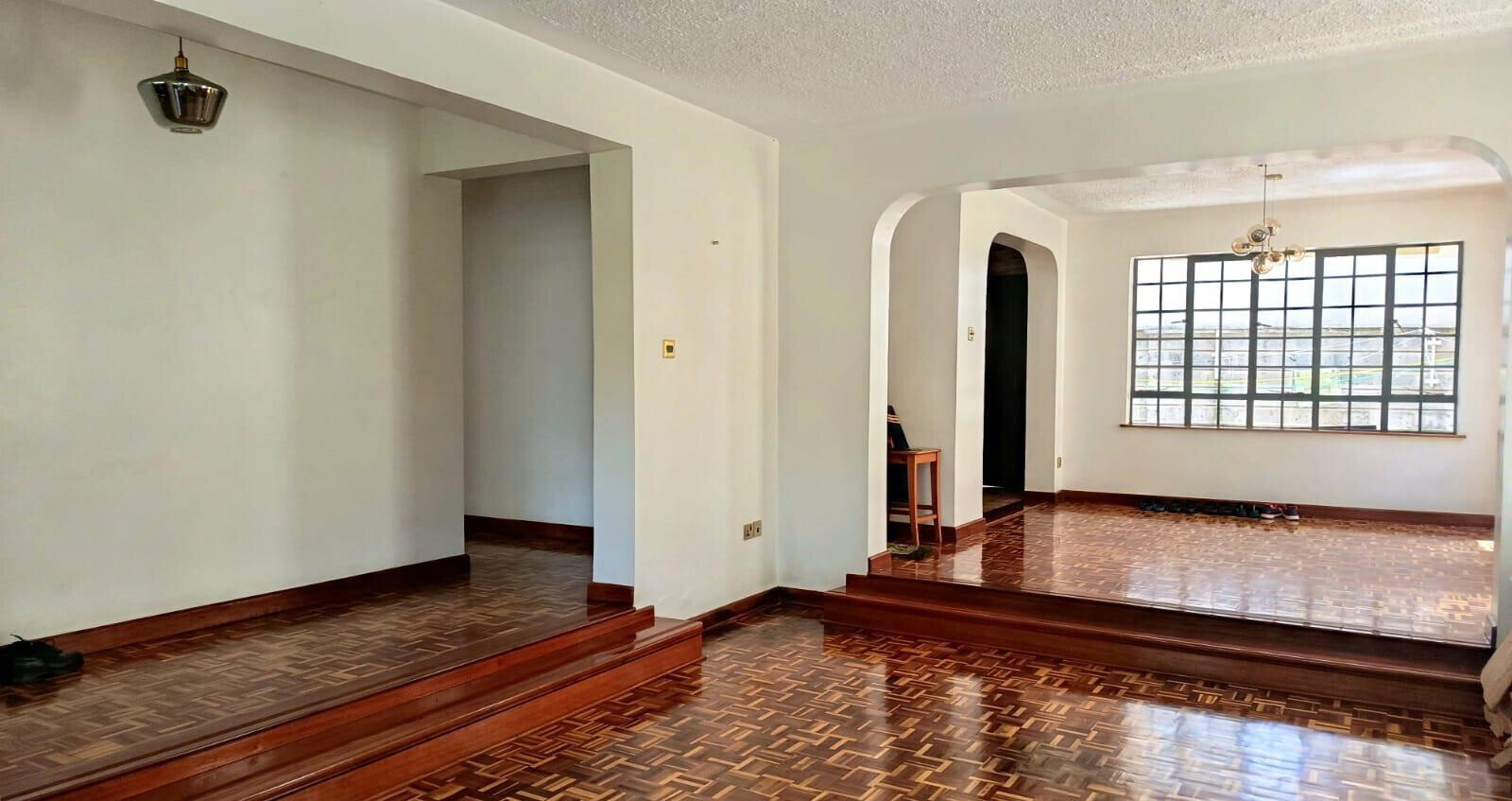 Renovated 5-Bedroom Villa with Pool Access - Lavington