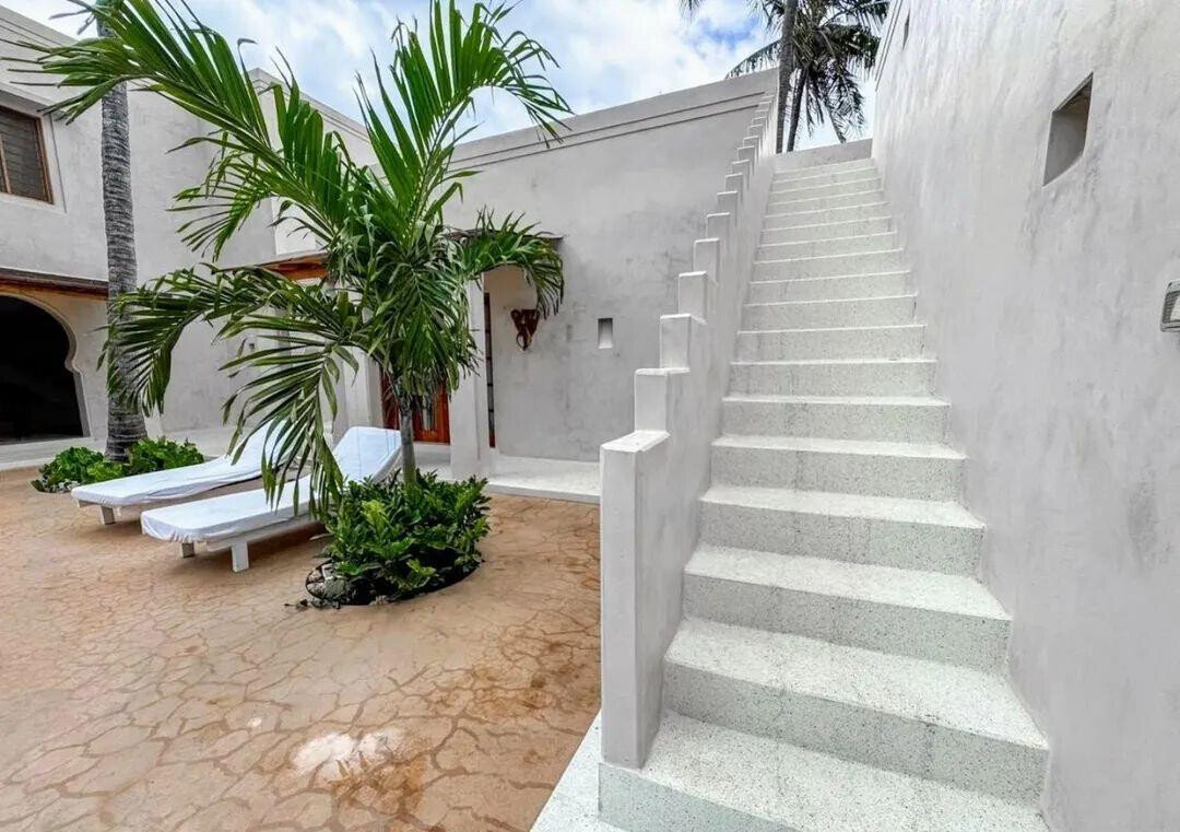 4BR Villa with Rooftop & Solar – 500m to Watamu Beach