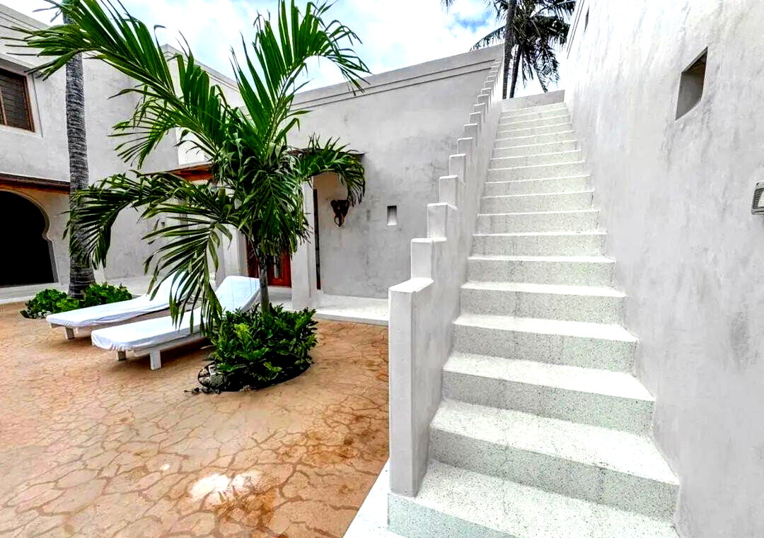 4BR Villa with Rooftop & Solar – 500m to Watamu Beach