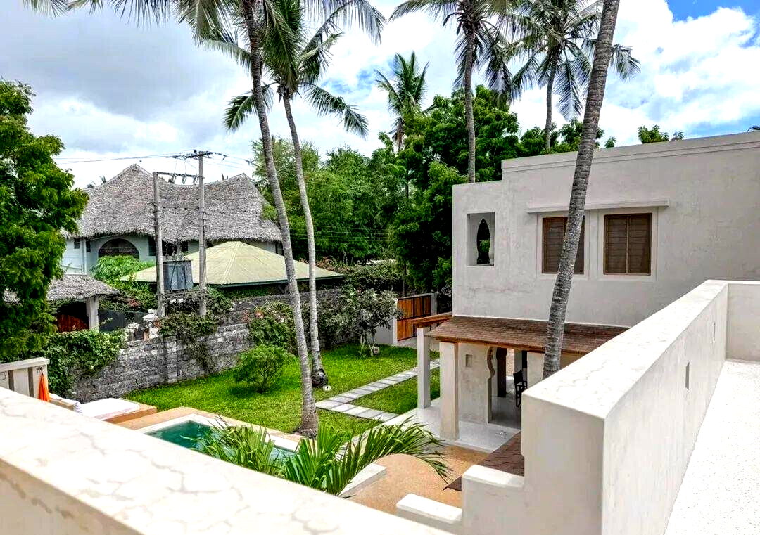 4BR Villa with Rooftop & Solar – 500m to Watamu Beach