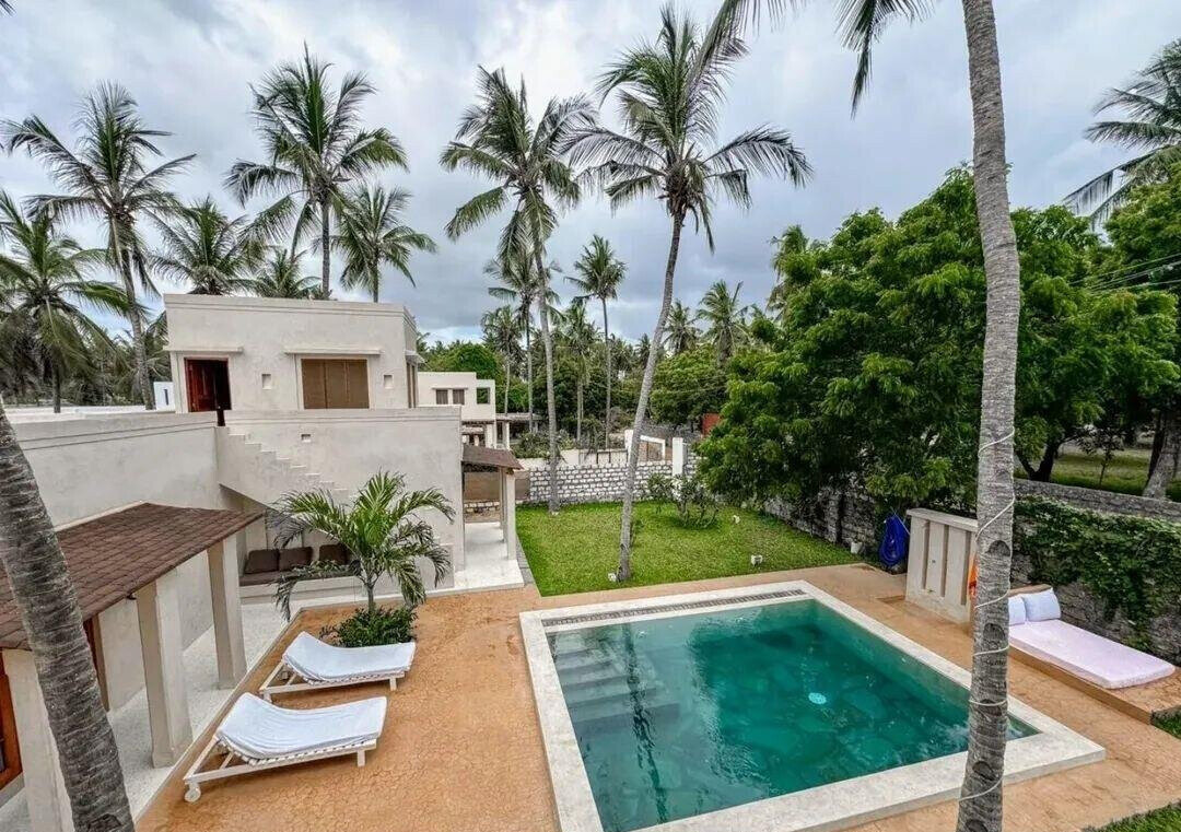 4BR Villa with Rooftop & Solar – 500m to Watamu Beach
