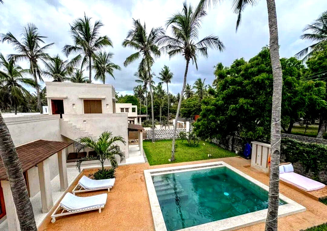 4BR Villa with Rooftop & Solar – 500m to Watamu Beach