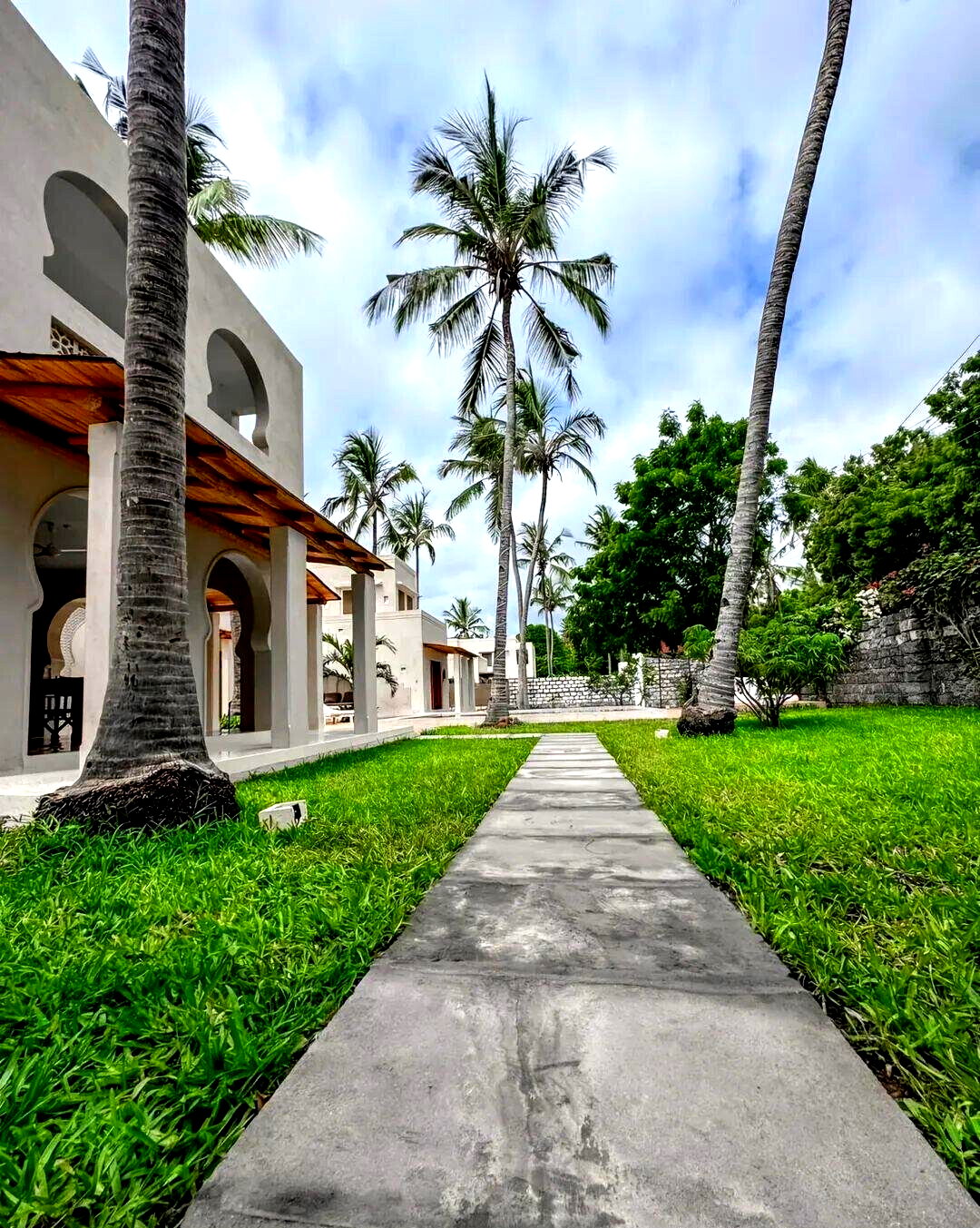 4BR Villa with Rooftop & Solar – 500m to Watamu Beach
