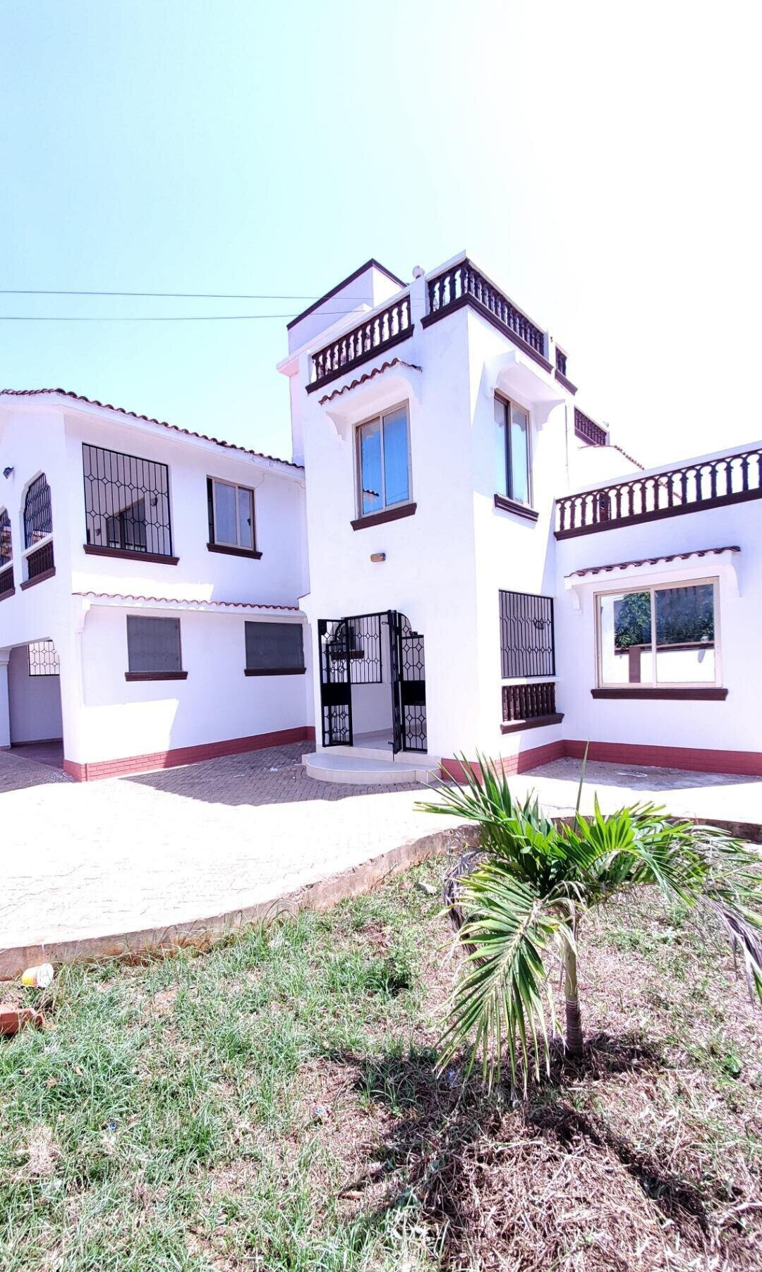 5-Bedroom Townhouse on 1/8 Acre with DSQ - Shanzu