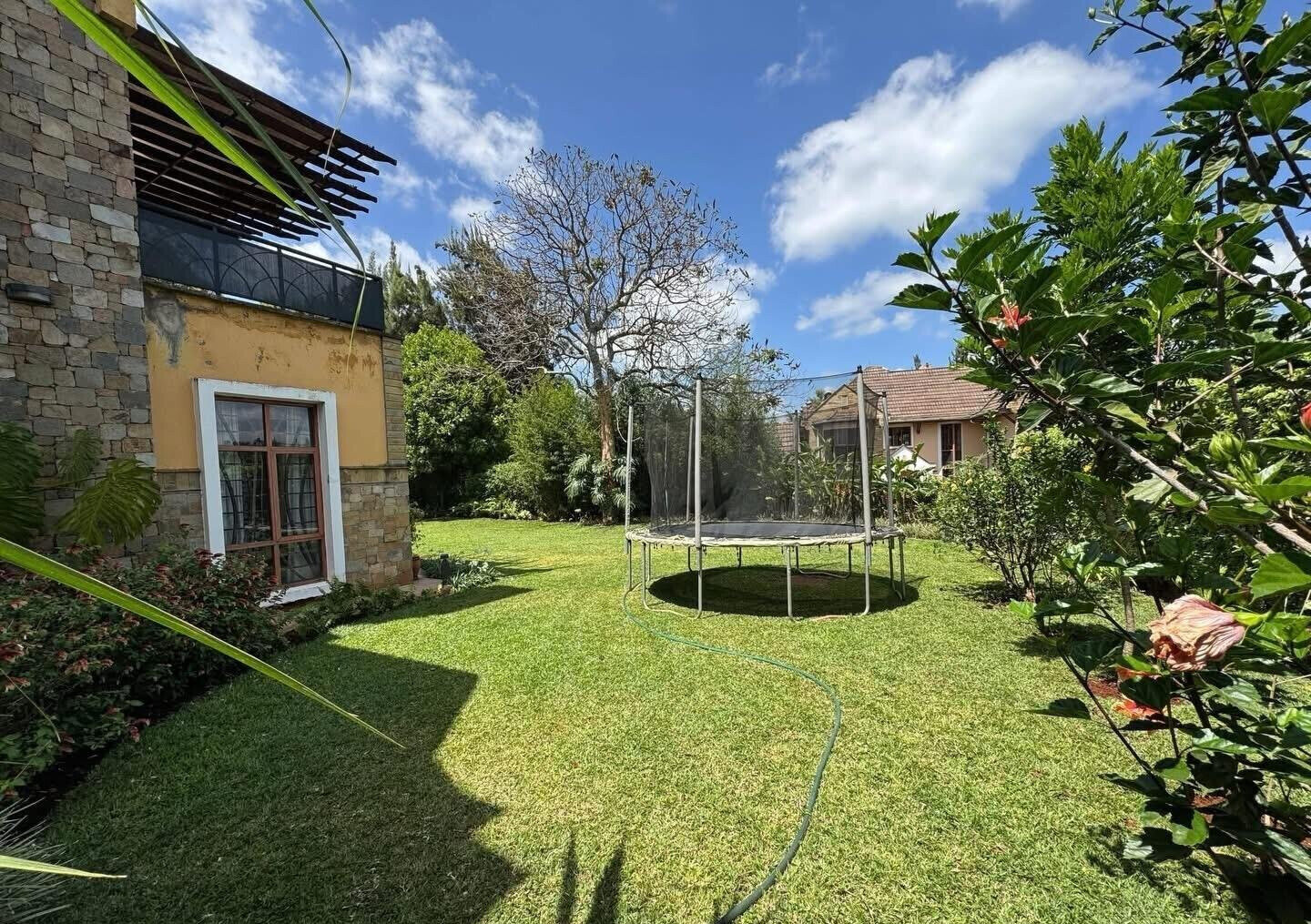 Modern 5BR Villa with Home Office & Gym on Half-Acre - Old Runda