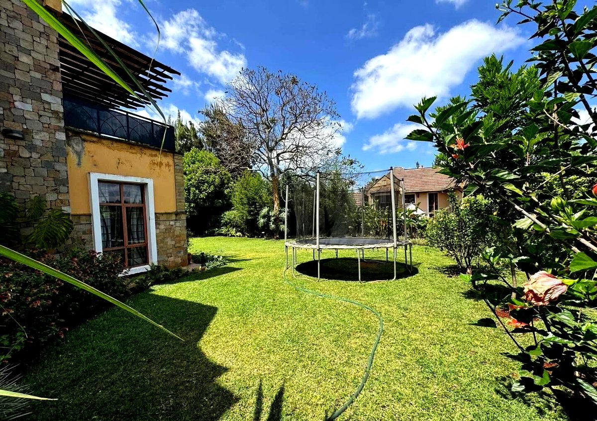 Modern 5BR Villa with Home Office & Gym on Half-Acre - Old Runda