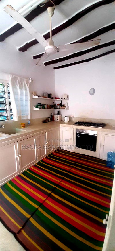 Furnished 3bdrm Villa in Town Centre for rent - Image 10