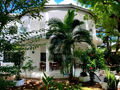 Furnished 3bdrm Villa in Town Centre for rent - Image 1