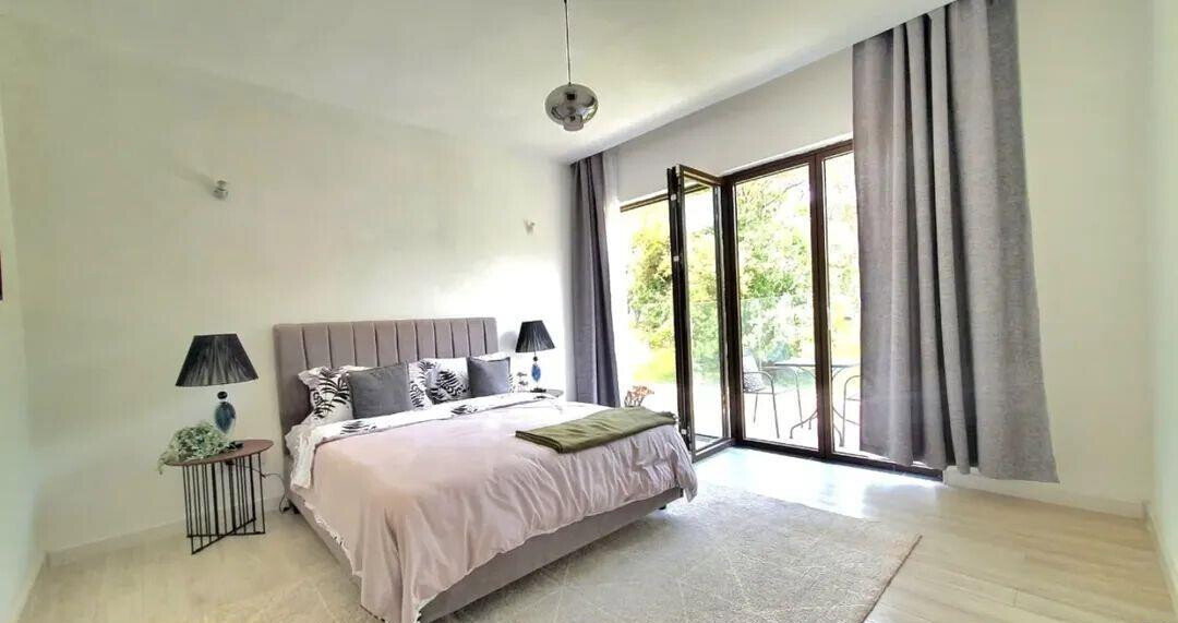 5-Ensuite Townhouse with Forest Views & Clubhouse – Karen