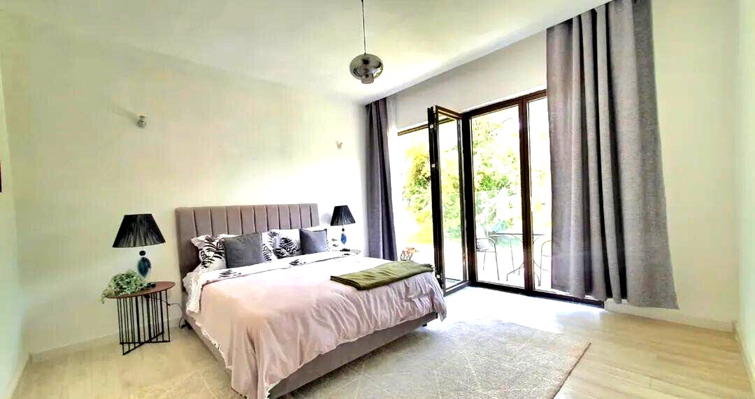 5-Ensuite Townhouse with Forest Views & Clubhouse – Karen