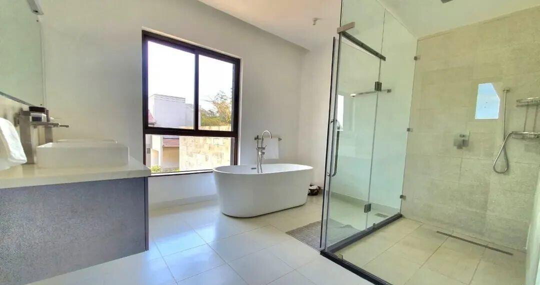 5-Ensuite Townhouse with Forest Views & Clubhouse – Karen