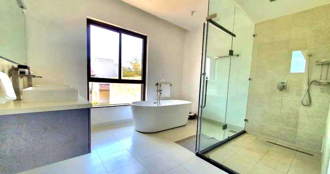 5-Ensuite Townhouse with Forest Views & Clubhouse – Karen