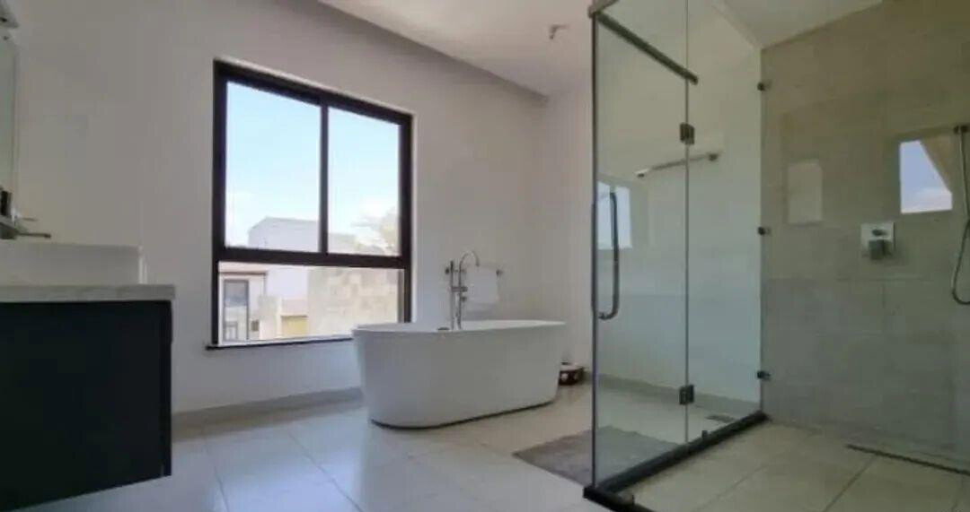 5-Ensuite Townhouse with Forest Views & Clubhouse – Karen