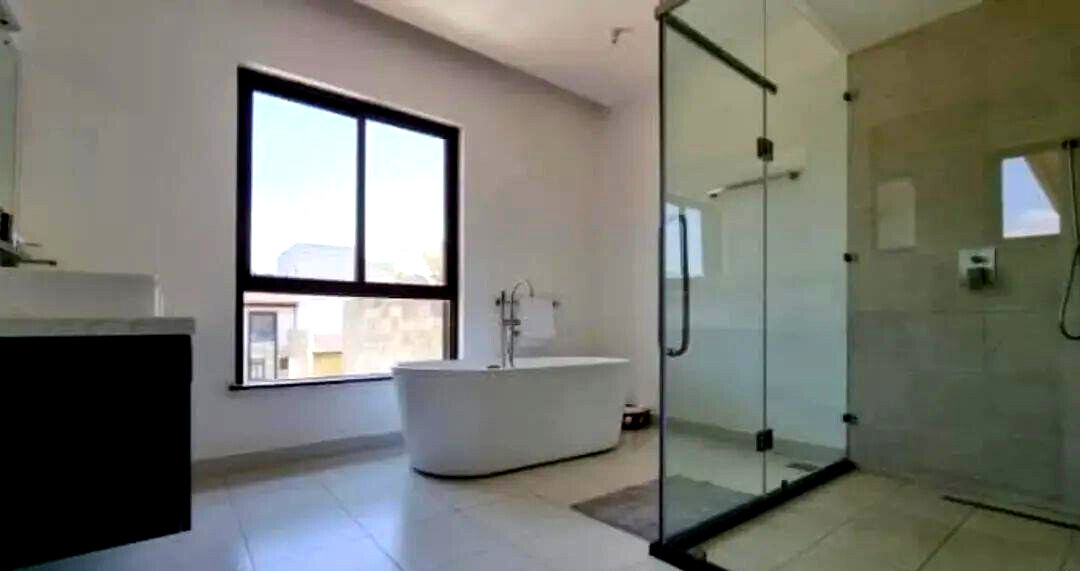 5-Ensuite Townhouse with Forest Views & Clubhouse – Karen