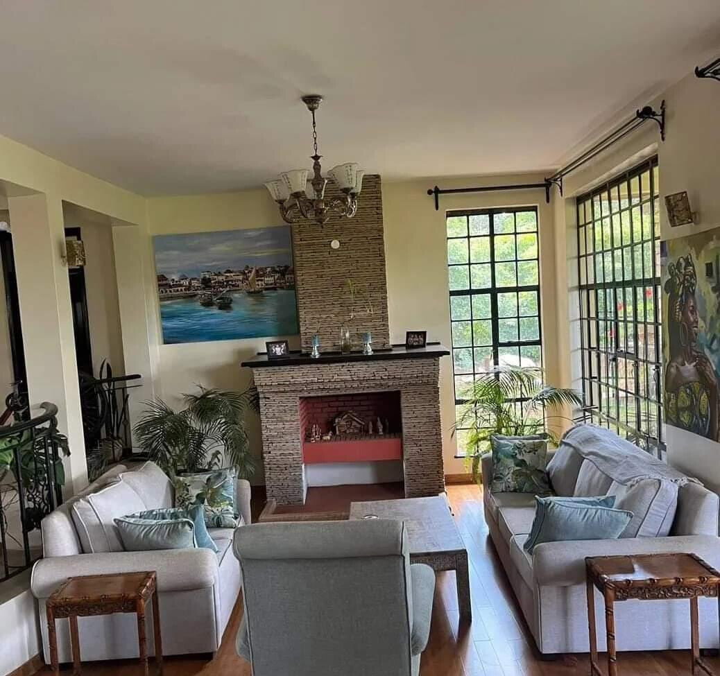 Half-Acre Townhouse with Sunken Lounge & Fireplace – Karen