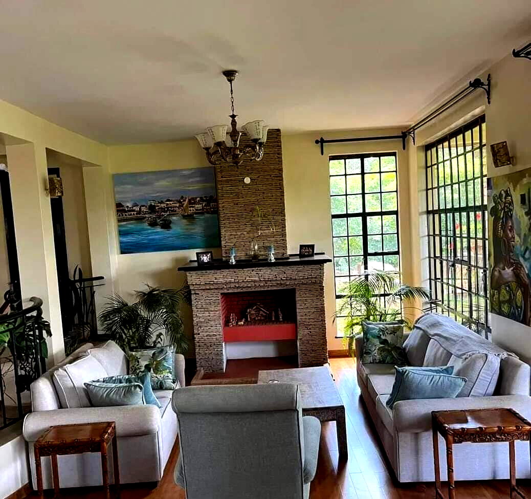 Half-Acre Townhouse with Sunken Lounge & Fireplace – Karen