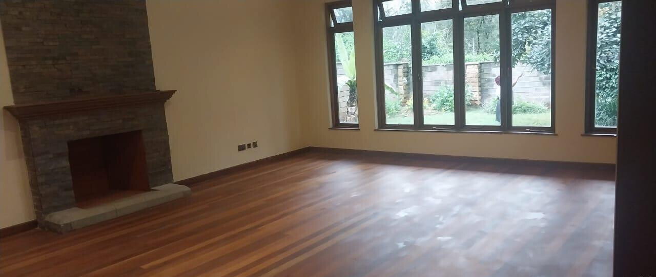 Half-Acre Corner Townhouse with Clubhouse & Pool – Karen