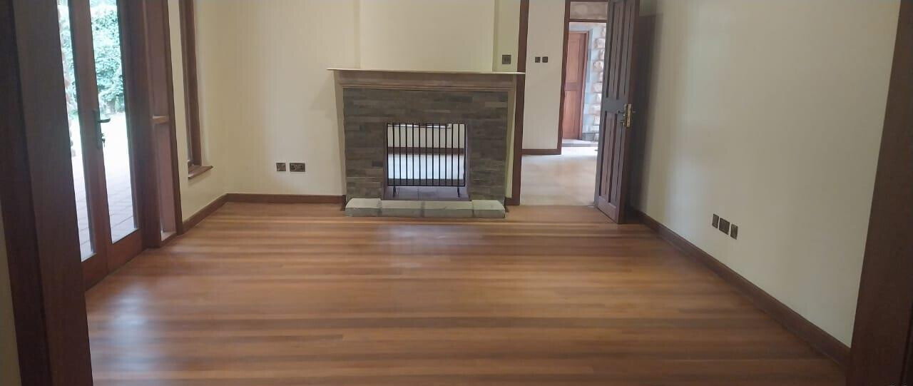 Half-Acre Corner Townhouse with Clubhouse & Pool – Karen
