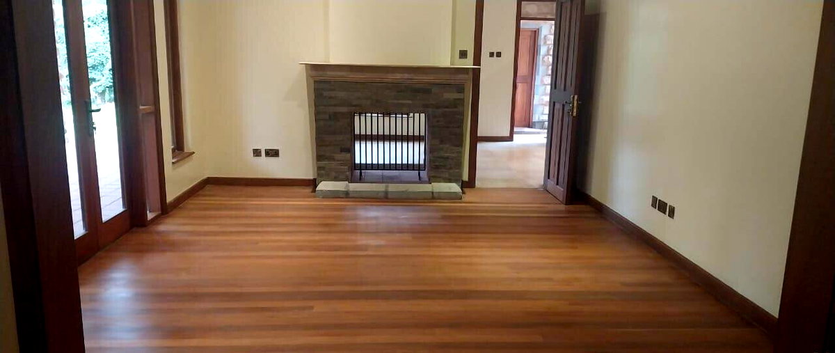 Half-Acre Corner Townhouse with Clubhouse & Pool – Karen