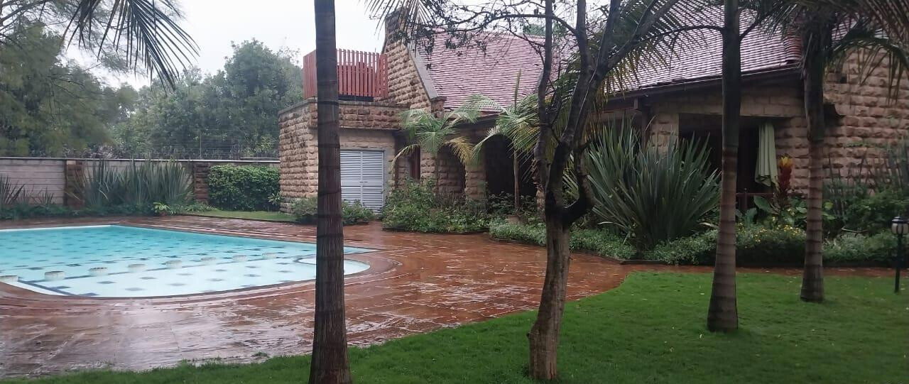 Half-Acre Corner Townhouse with Clubhouse & Pool – Karen