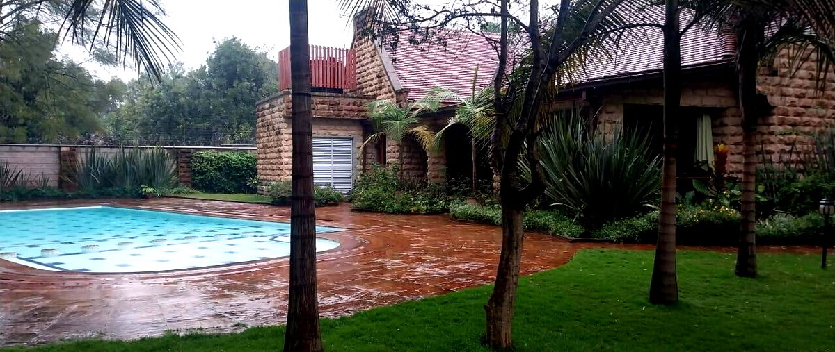 Half-Acre Corner Townhouse with Clubhouse & Pool – Karen
