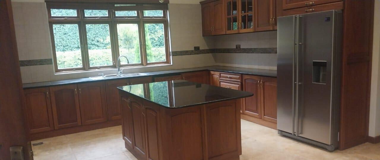 Half-Acre Corner Townhouse with Clubhouse & Pool – Karen