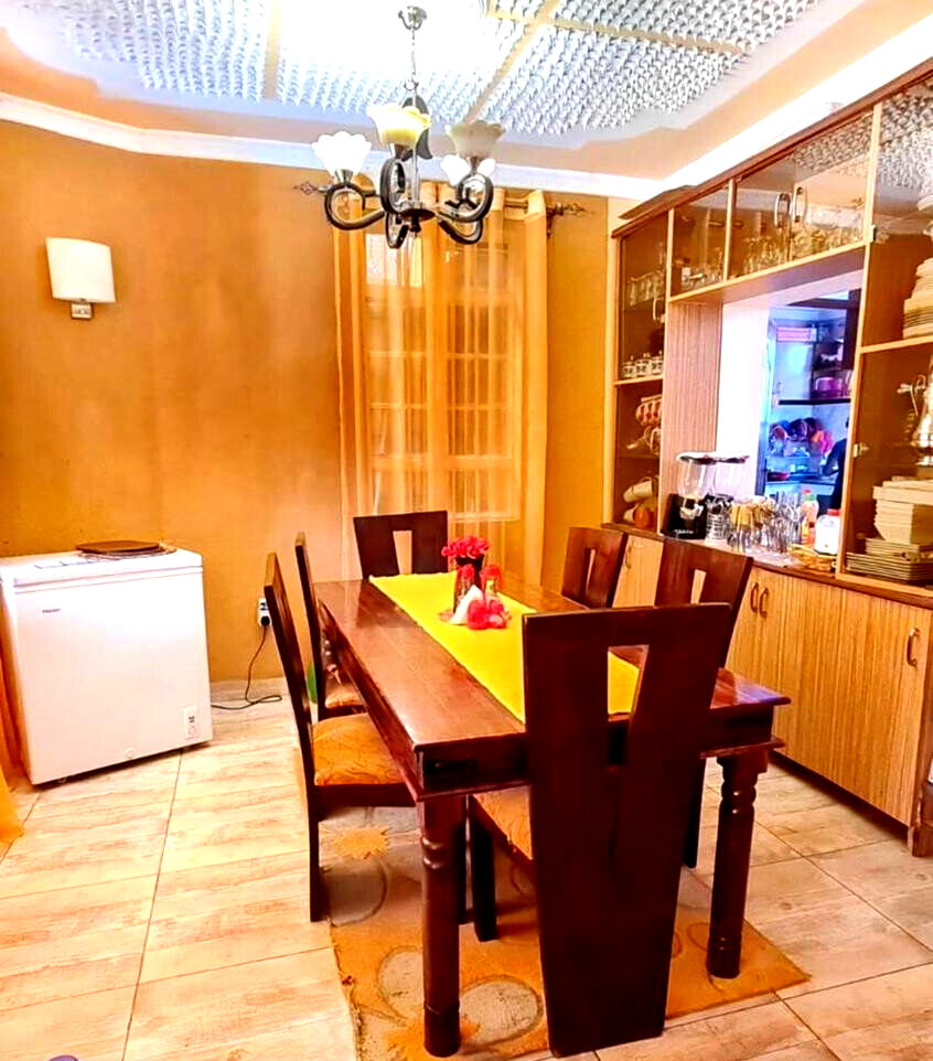 5BR Ultra-Modern Townhouse with Study & Entertainment Room - Donholm