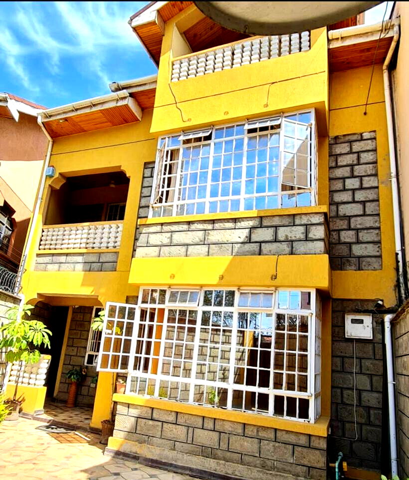 5BR Ultra-Modern Townhouse with Study & Entertainment Room - Donholm