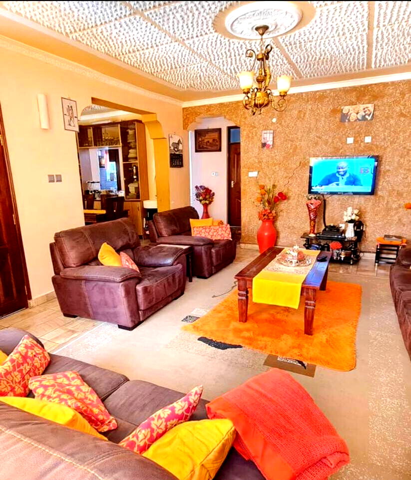 5BR Ultra-Modern Townhouse with Study & Entertainment Room - Donholm
