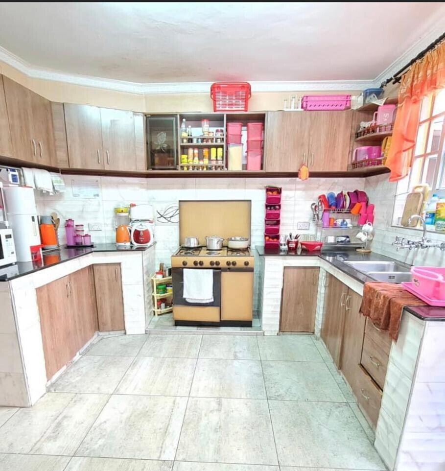 5BR Ultra-Modern Townhouse with Study & Entertainment Room - Donholm